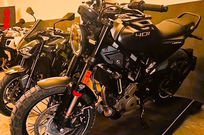 HUSQVARNA SVARTPILEN 400