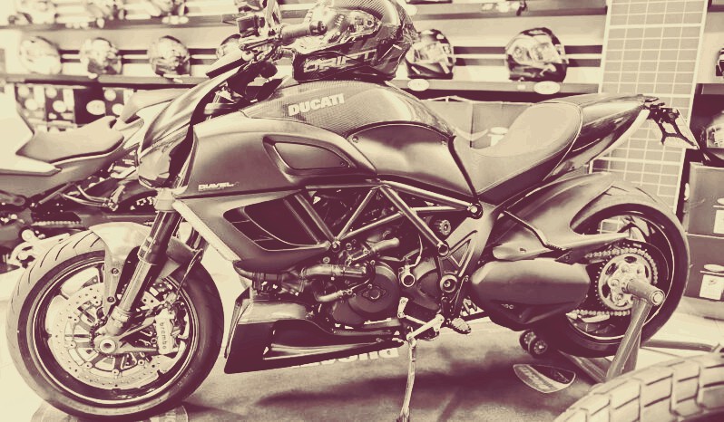DUCATI DIAVEL 1200 CARBON
