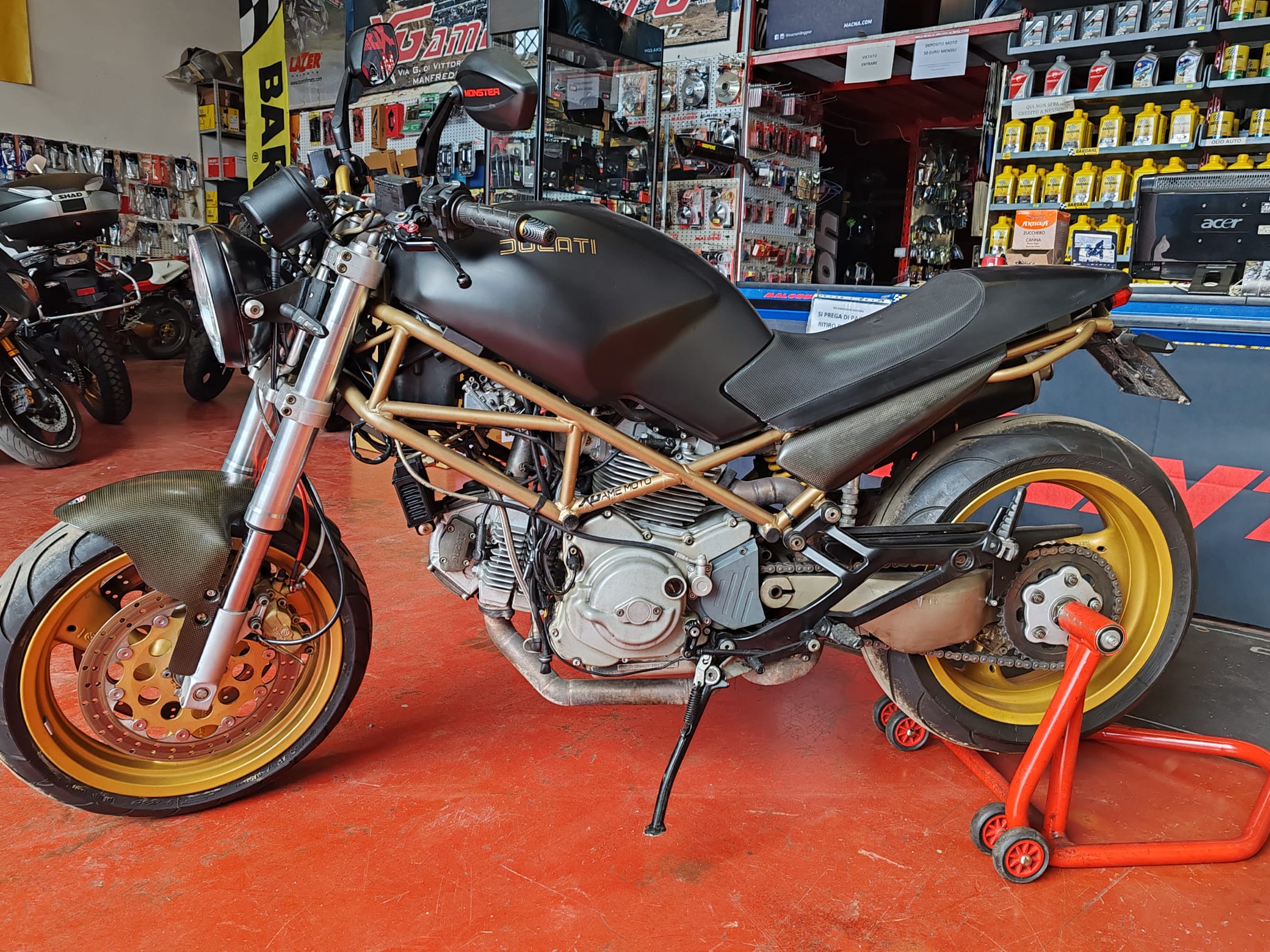 DUCATI MONSTER 750